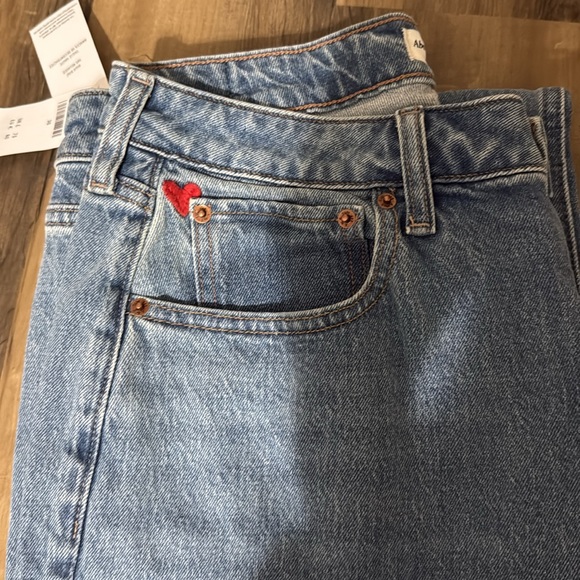 Abercrombie & Fitch Curve Love High Rise 90’s Relaxed Jean Size 30R - Picture 3 of 5